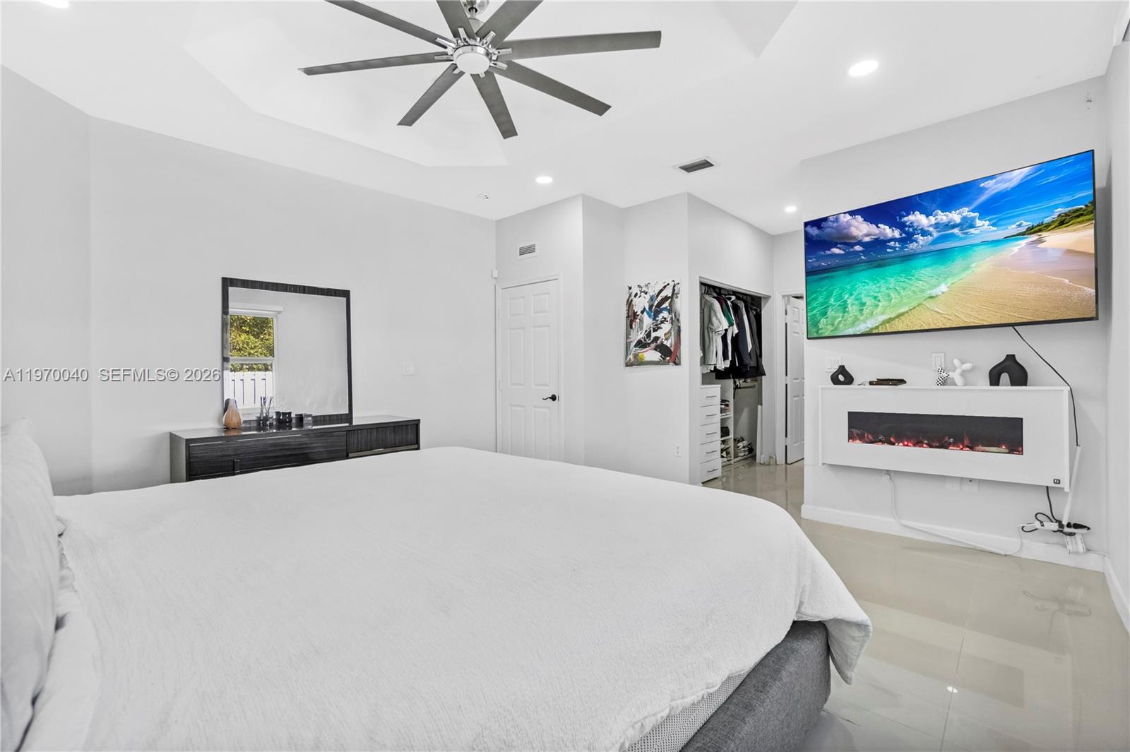 FLORIDIAN BAY ESTATES - Residential