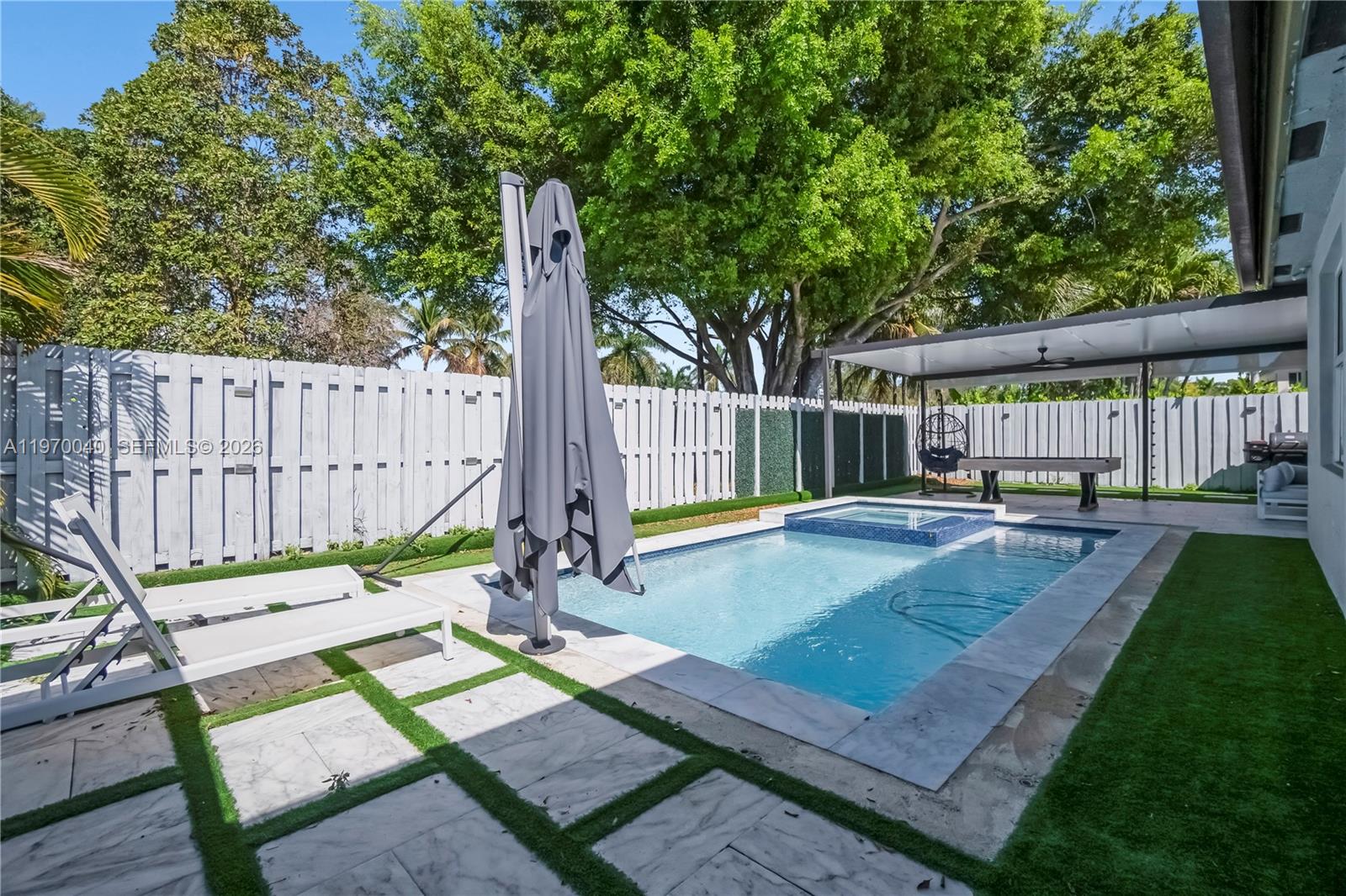 FLORIDIAN BAY ESTATES - Residential