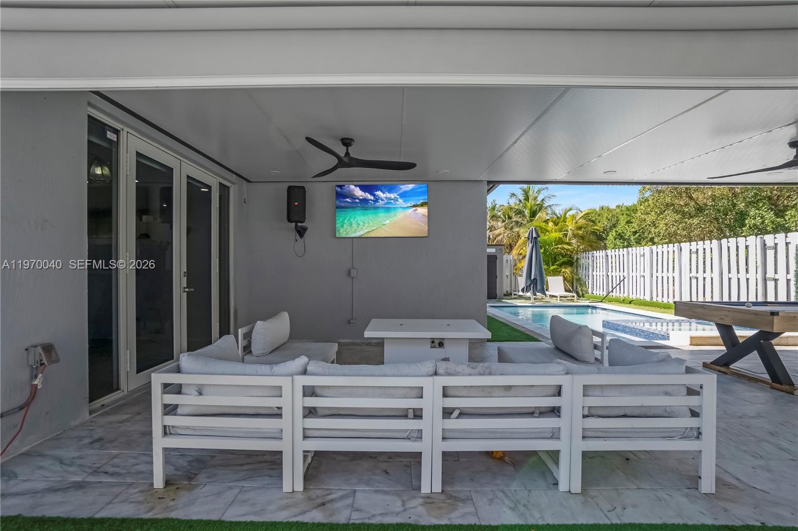 FLORIDIAN BAY ESTATES - Residential