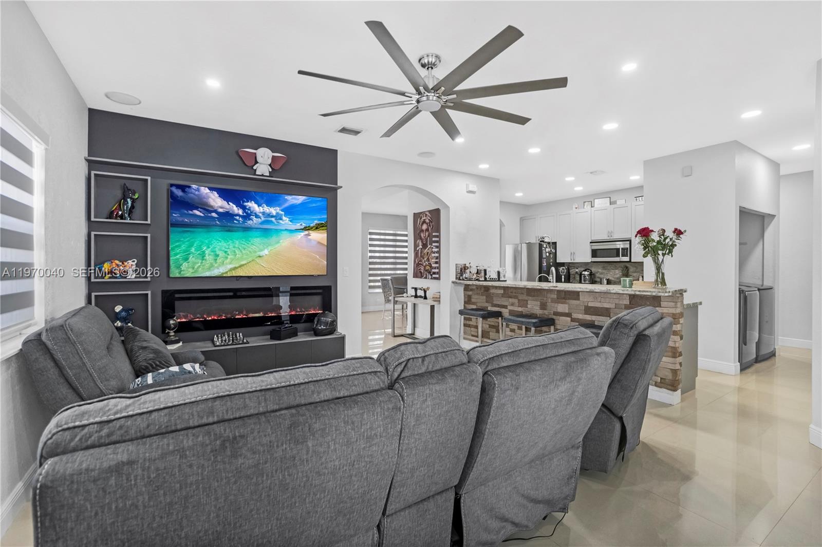 FLORIDIAN BAY ESTATES - Residential