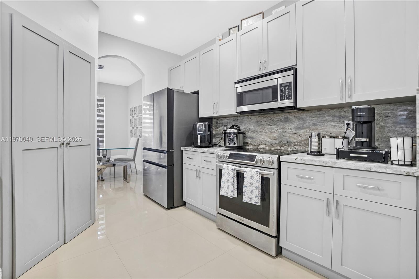 FLORIDIAN BAY ESTATES - Residential