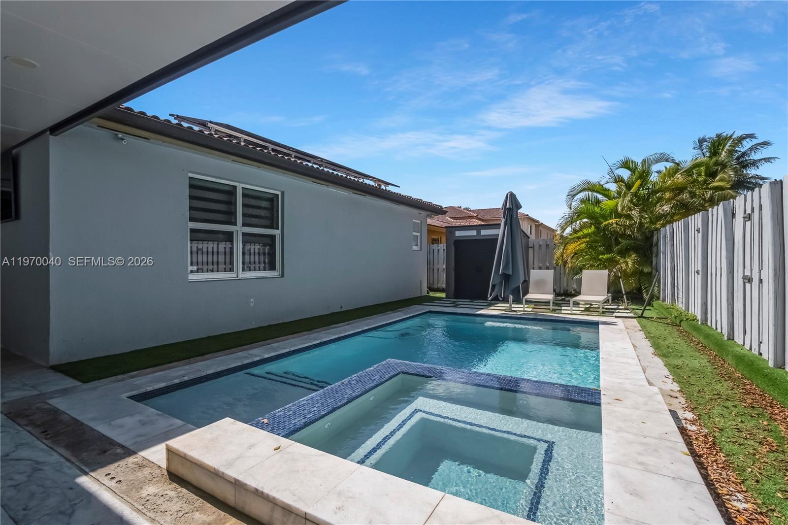 FLORIDIAN BAY ESTATES - Residential