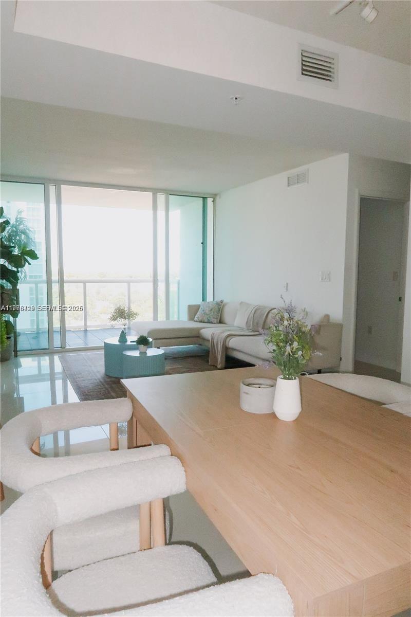 TERRAZAS RIVERPARK VILLAG - Residential Lease