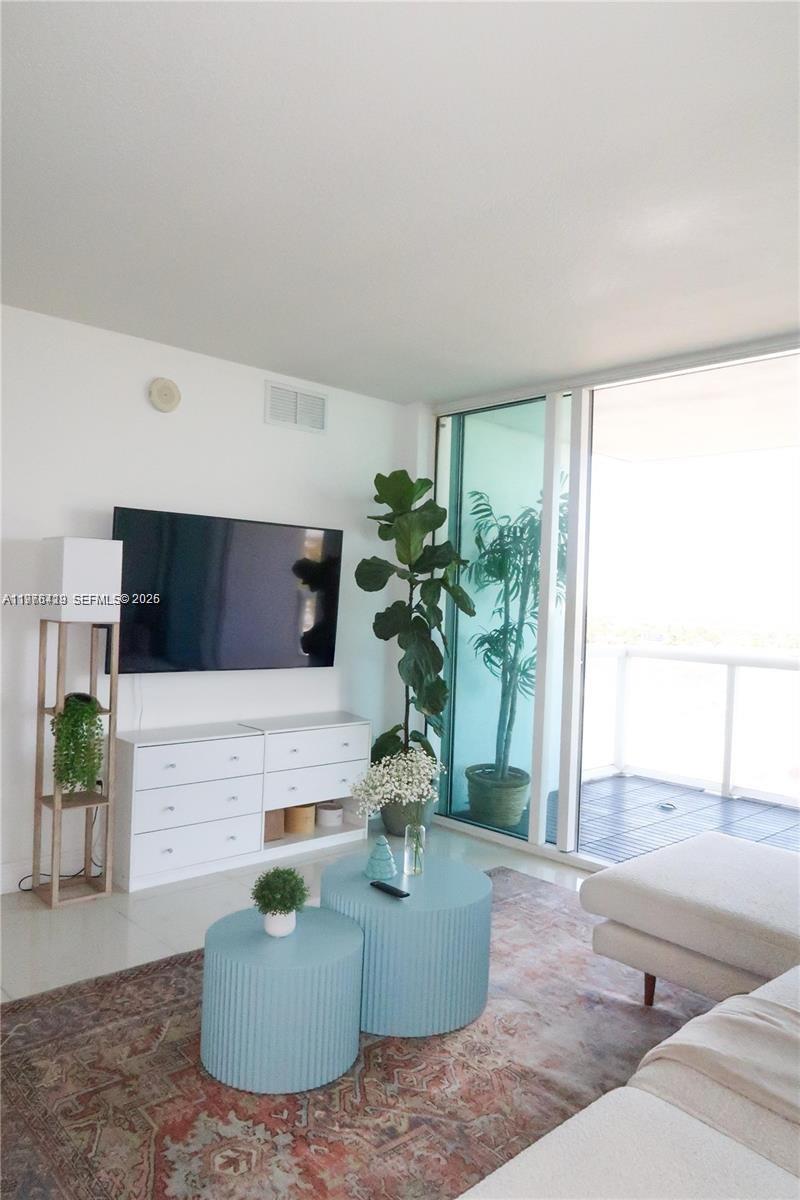 TERRAZAS RIVERPARK VILLAG - Residential Lease