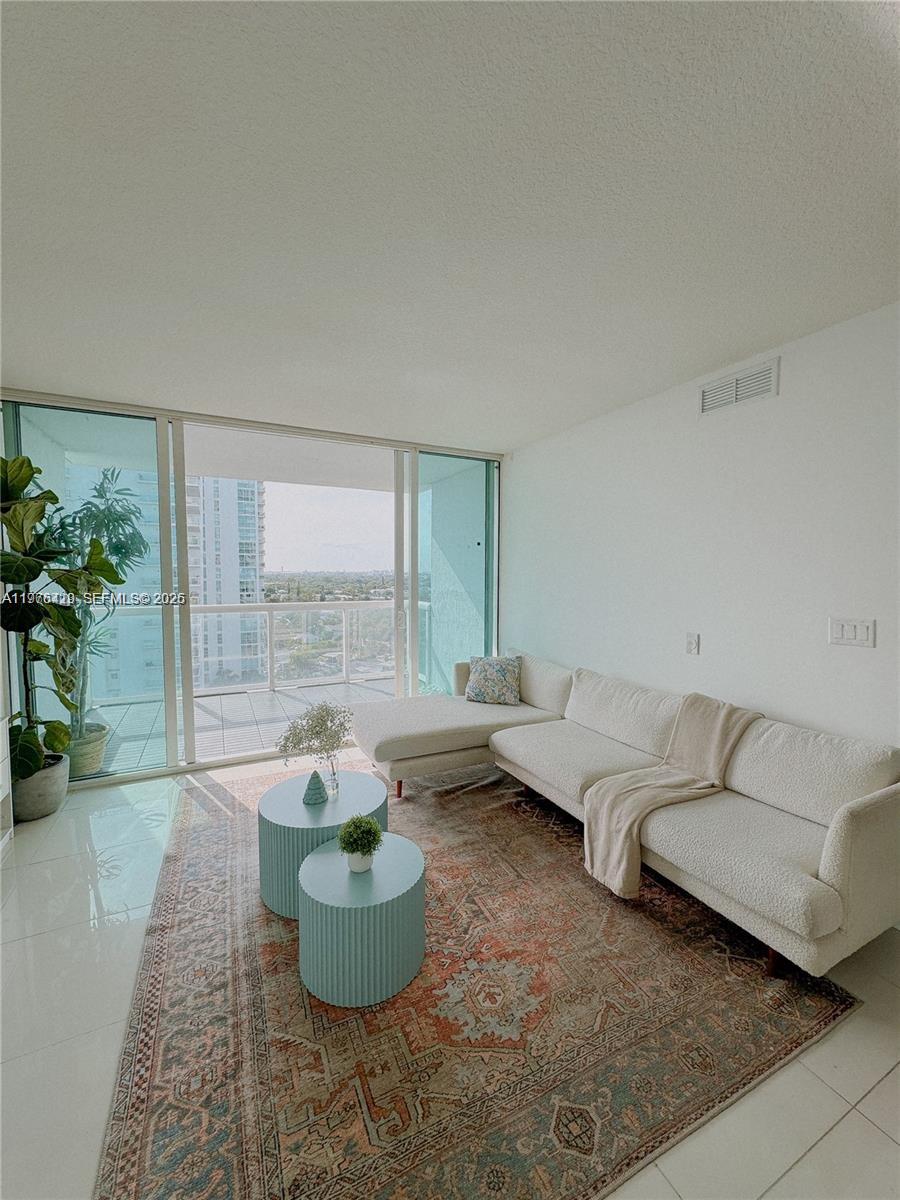 TERRAZAS RIVERPARK VILLAG - Residential Lease