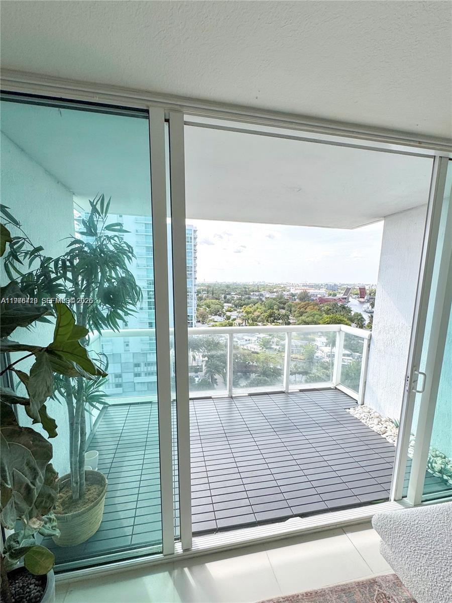 TERRAZAS RIVERPARK VILLAG - Residential Lease