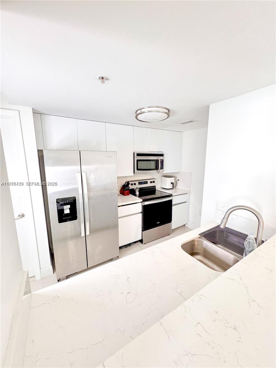 TERRAZAS RIVERPARK VILLAG - Residential Lease