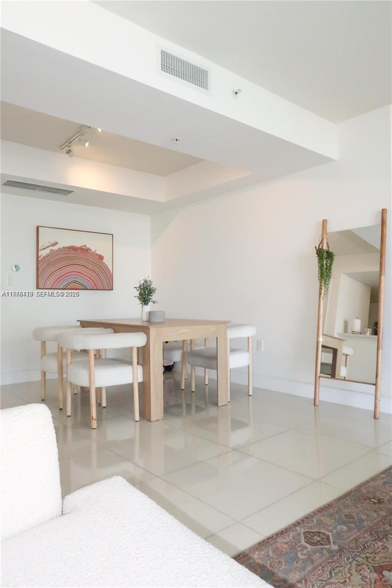 TERRAZAS RIVERPARK VILLAG - Residential Lease