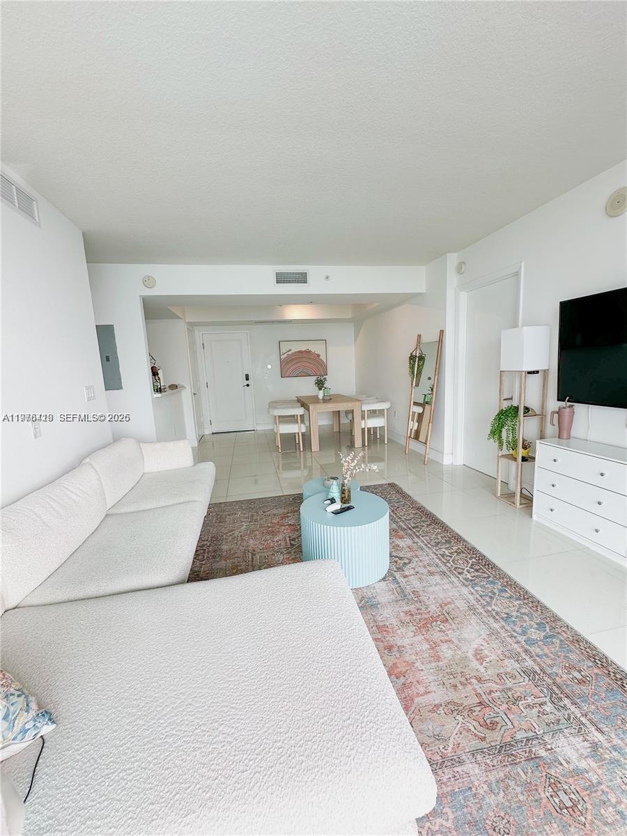 TERRAZAS RIVERPARK VILLAG - Residential Lease