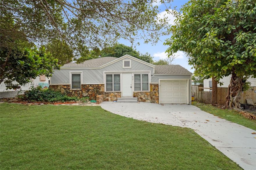 Single-family home featuring 3 bedrooms 2 baths with 1620 sq ft. Carpeted bedrooms and laminate flooring throughout the main living areas. Enjoy brick accents, ceiling fans, and convenient washer/dryer hookups. The kitchen is equipped with stainless steel appliances and flows seamlessly into the living space. This home offers a 1-car garage plus driveway parking. Step outside to a large, fenced yard with mature trees and plenty of space for a pool. Ideally located near the I-95 expressway and just 15 minutes from the beach and shopping.