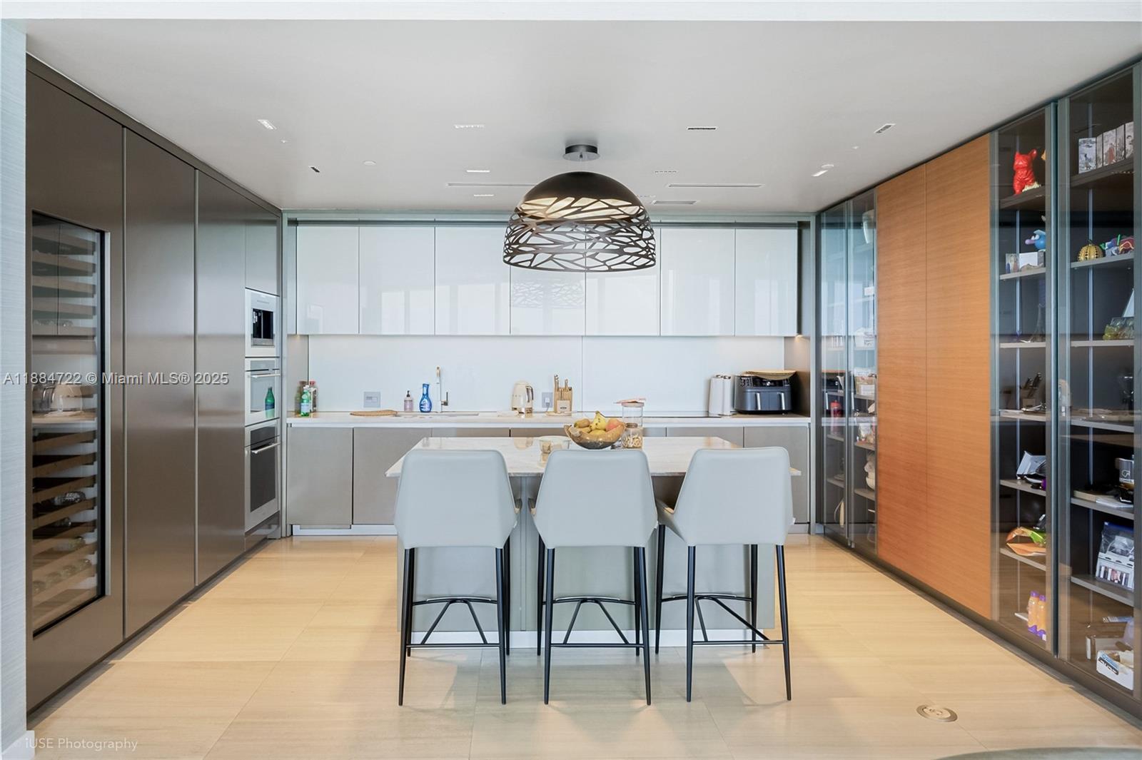 18975 Collins Ave 2500