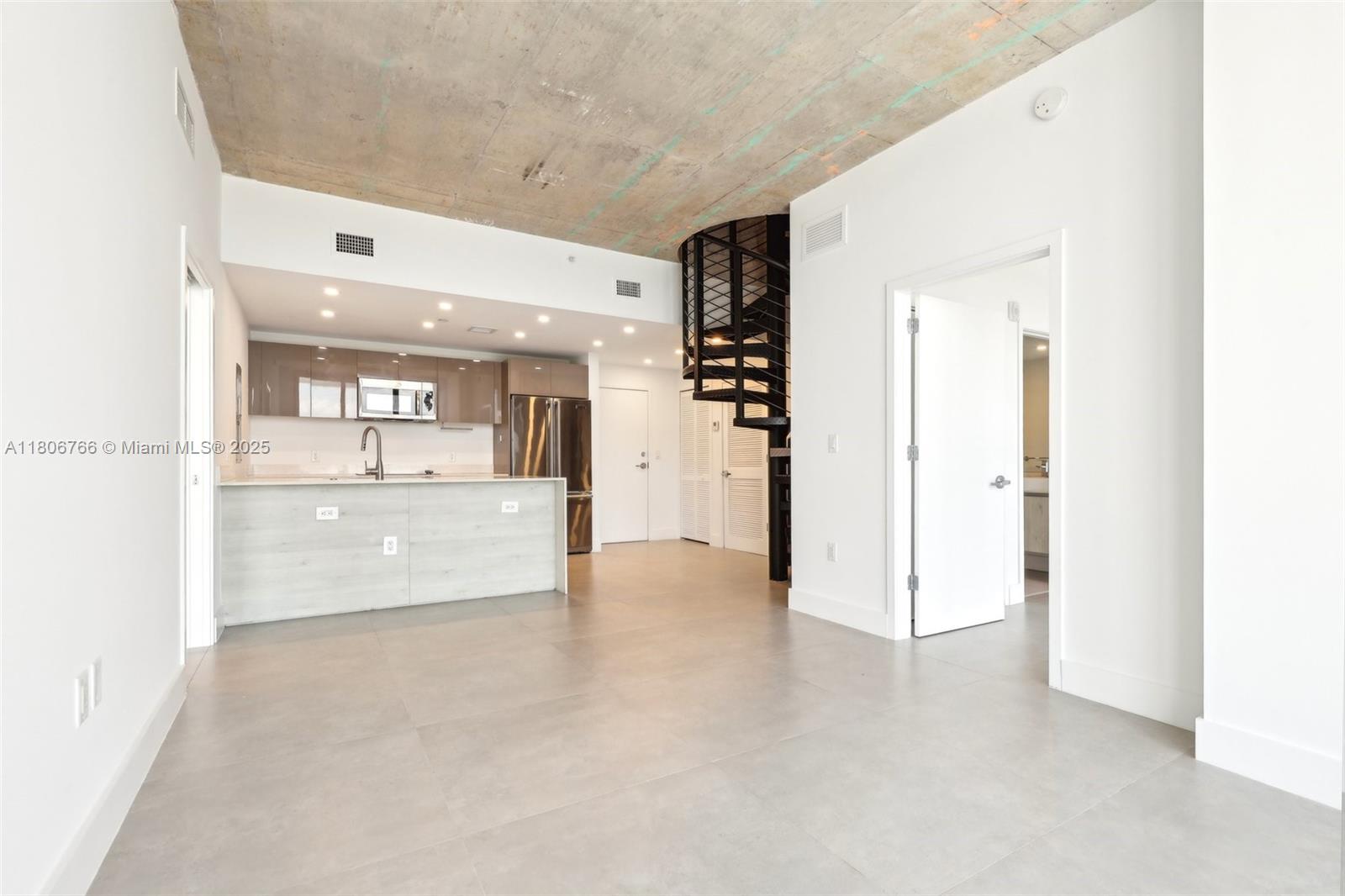 THE HIGHLANDS CONDO - Residential Lease