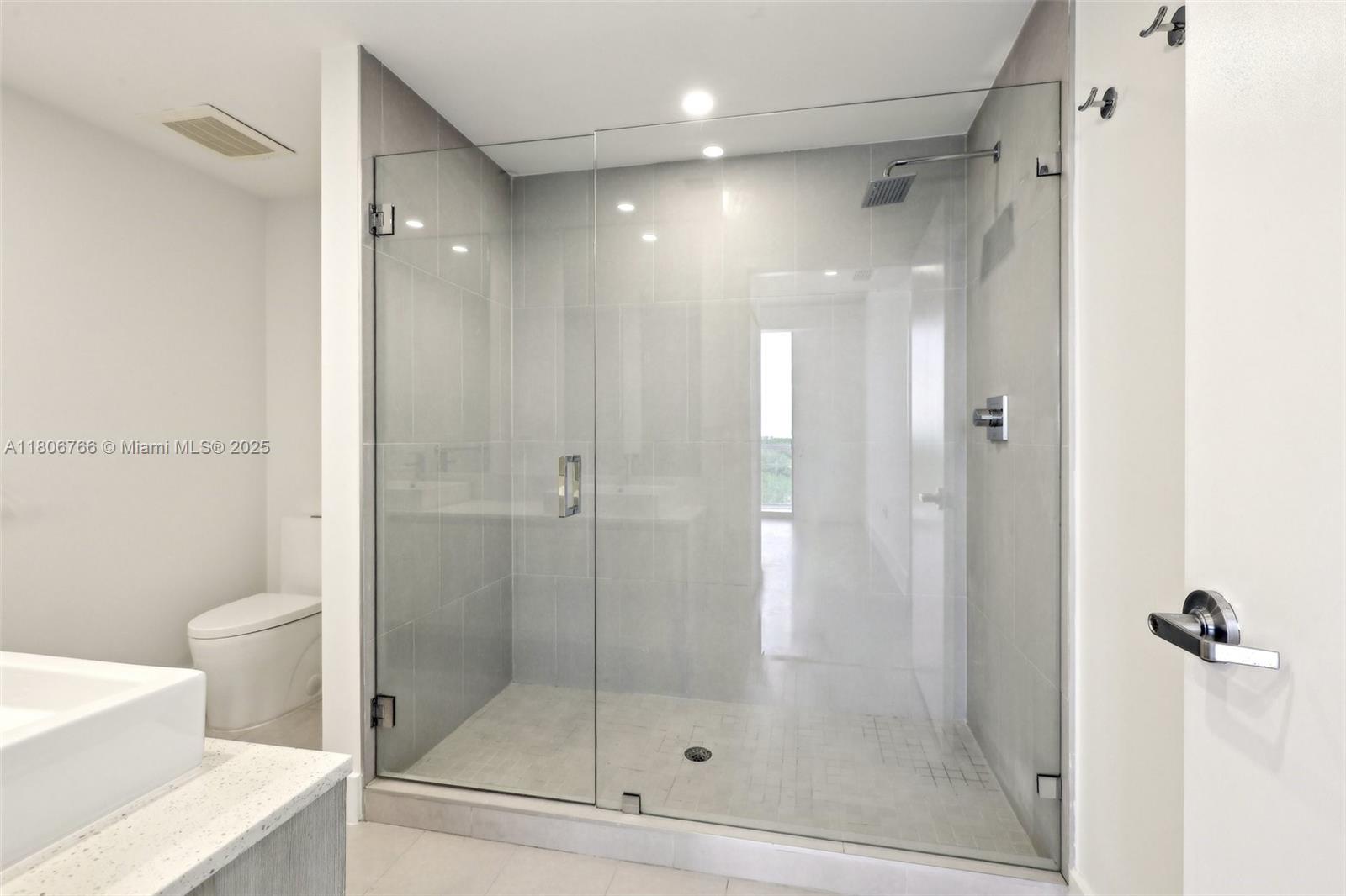 THE HIGHLANDS CONDO - Residential Lease