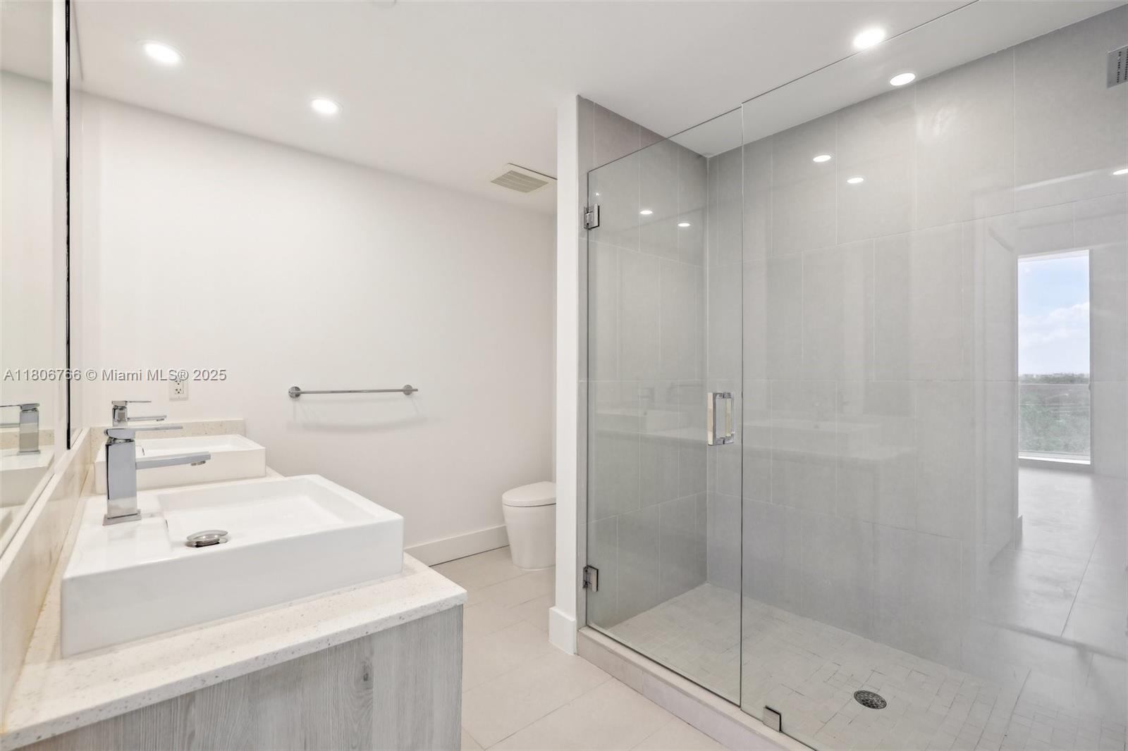 THE HIGHLANDS CONDO - Residential Lease