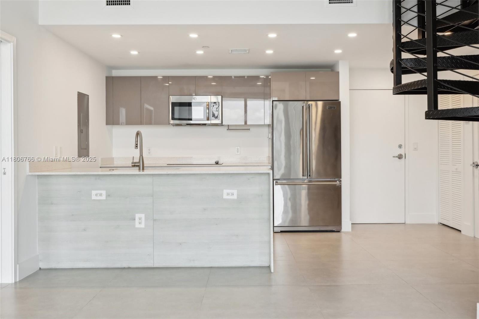 THE HIGHLANDS CONDO - Residential Lease