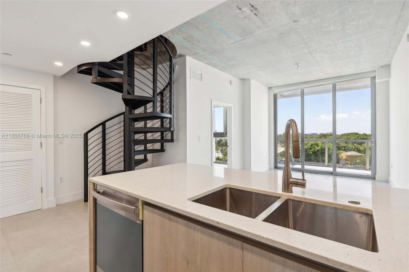 THE HIGHLANDS CONDO - Residential Lease