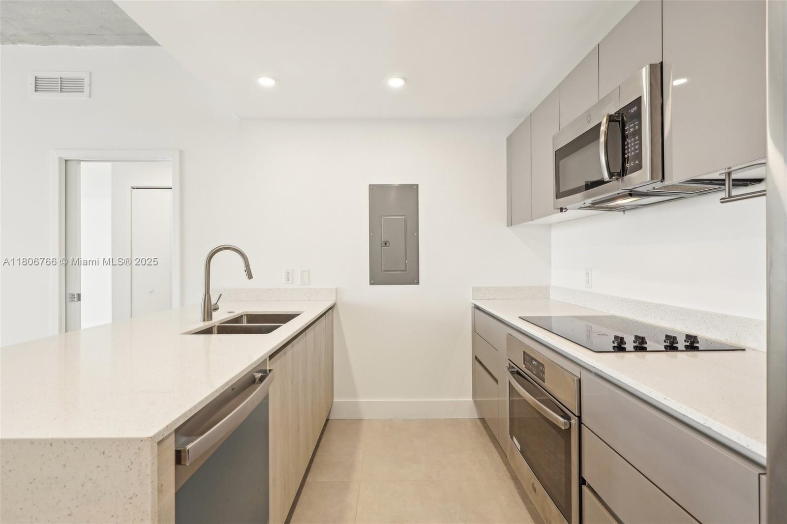 THE HIGHLANDS CONDO - Residential Lease