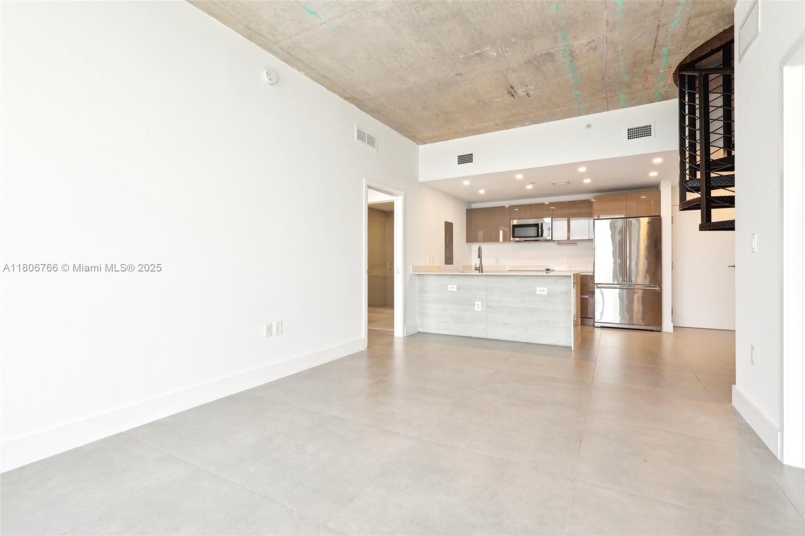 THE HIGHLANDS CONDO - Residential Lease