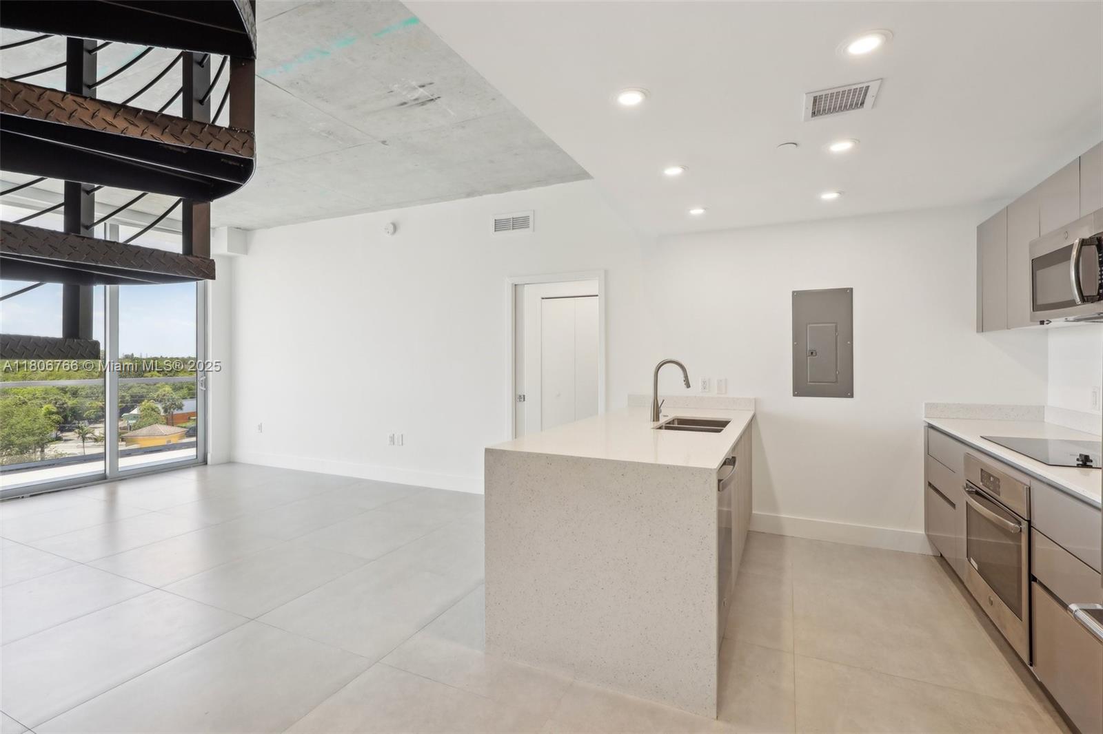 THE HIGHLANDS CONDO - Residential Lease