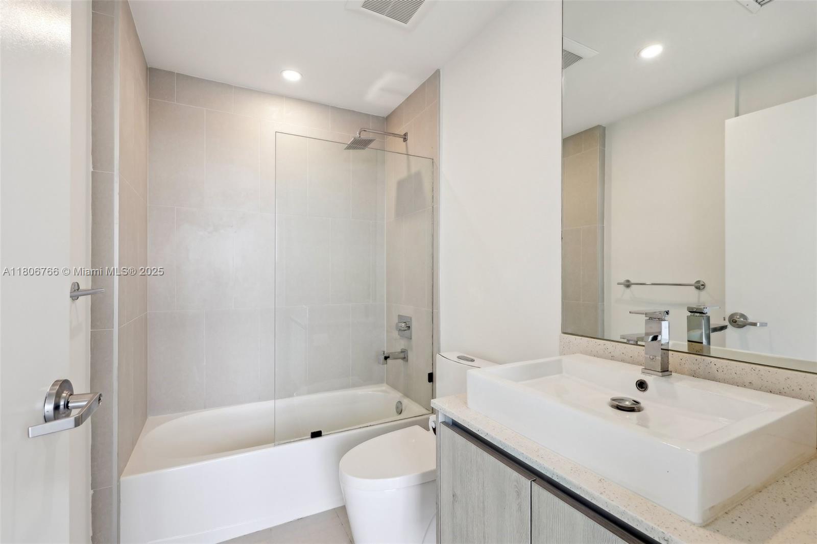 THE HIGHLANDS CONDO - Residential Lease