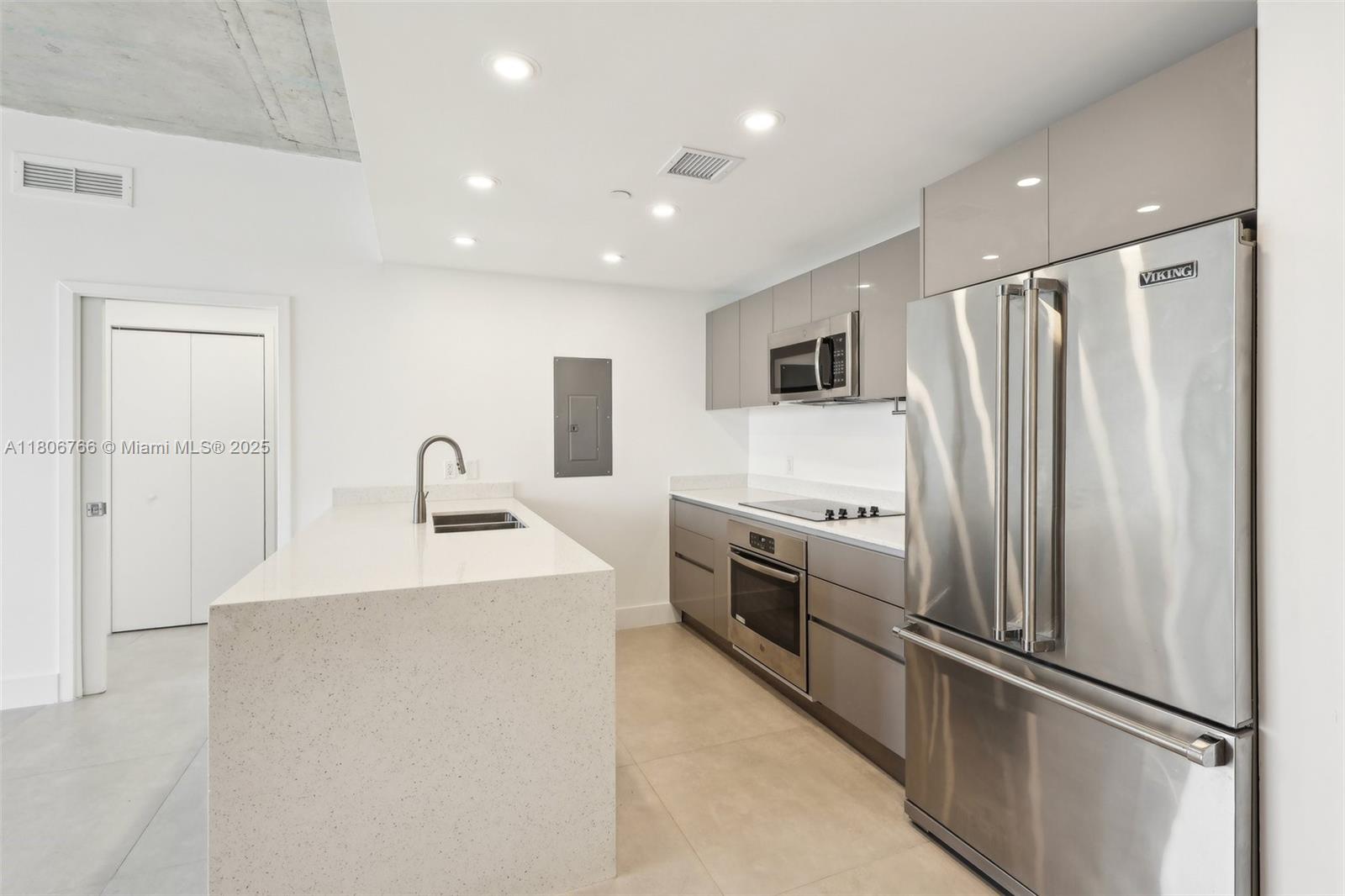 THE HIGHLANDS CONDO - Residential Lease