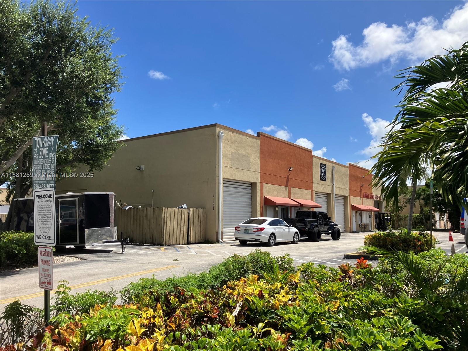 Lee & Associates presents an exceptional End-cap Warehouse Condo near Tamiami Airport (Miami Executive Airport KTMB). A total of 1,978 square feet, with 1,529 square feet on the first floor and a 449-square-foot mezzanine. Currently utilized as a gym, the space features one oversized drive-in door and boasts a 20-foot clear height, and is equipped with a 5-ton air conditioning unit, making it ideal for various industrial uses. Built-in 2002 and zoned IU-C, the condo is nestled in a thriving industrial park, offering a prime location for businesses seeking a well-connected and vibrant area.