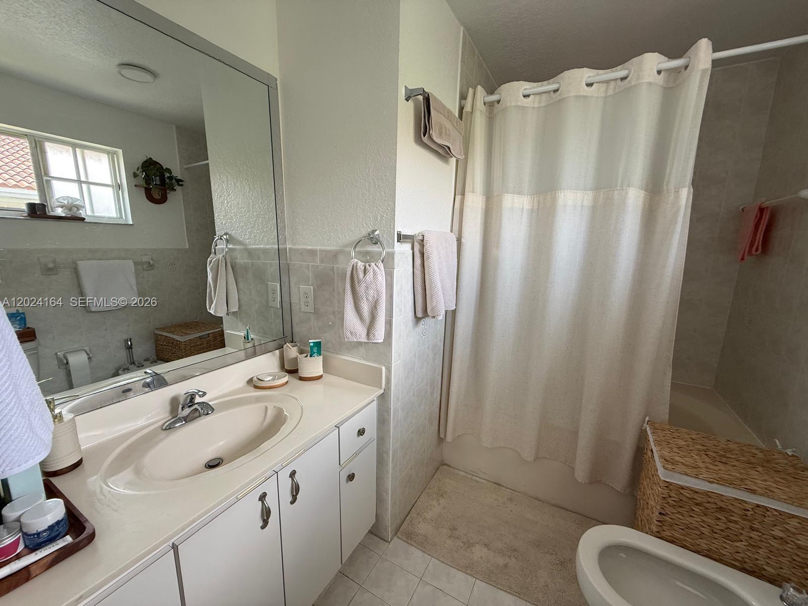 READY VILLAS CONDO - Residential Lease