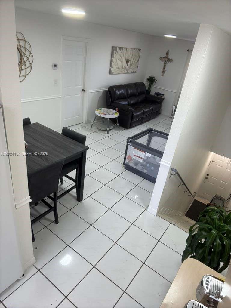 READY VILLAS CONDO - Residential Lease