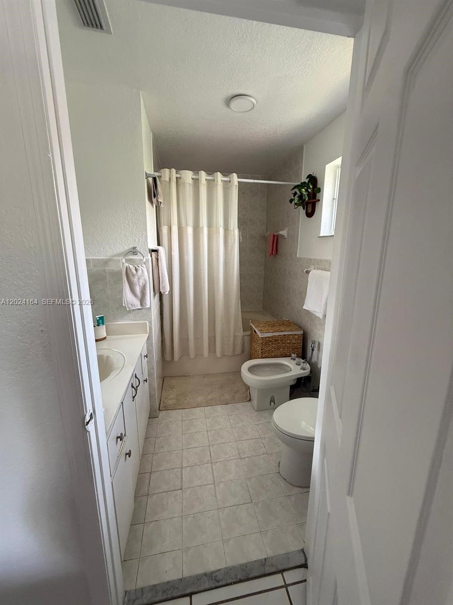 READY VILLAS CONDO - Residential Lease