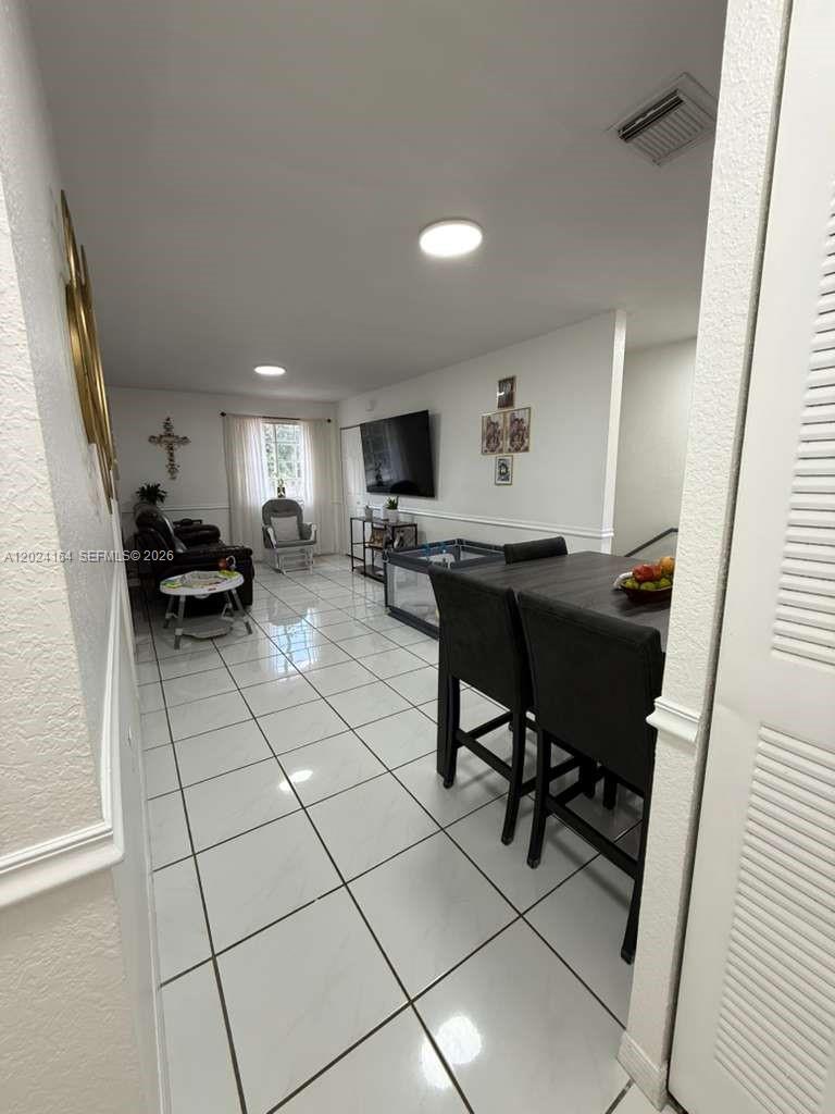 READY VILLAS CONDO - Residential Lease