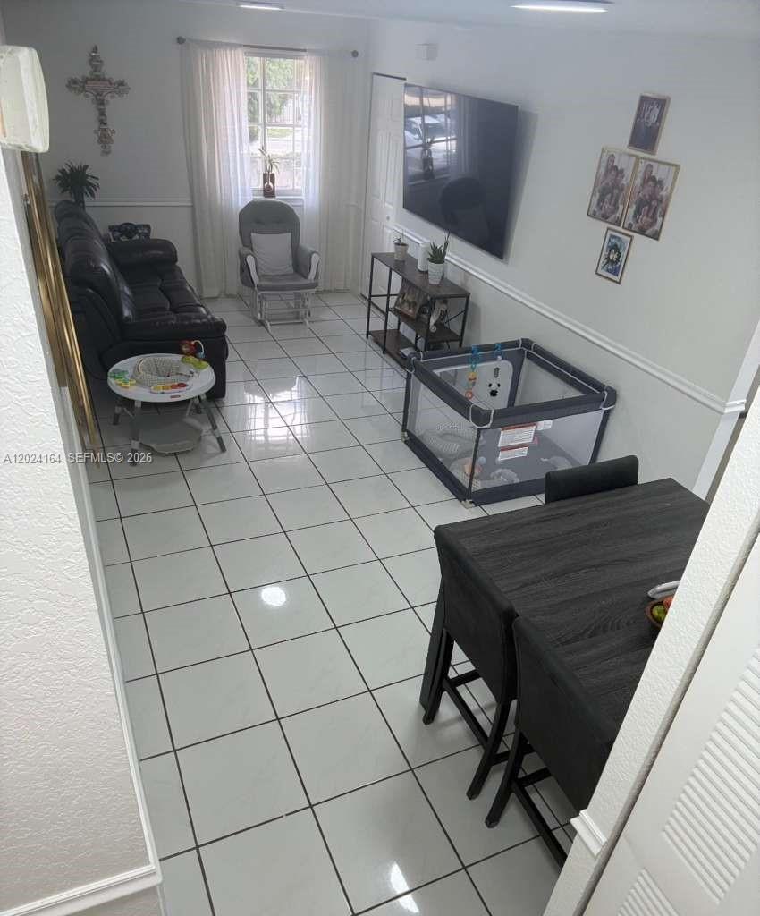 READY VILLAS CONDO - Residential Lease