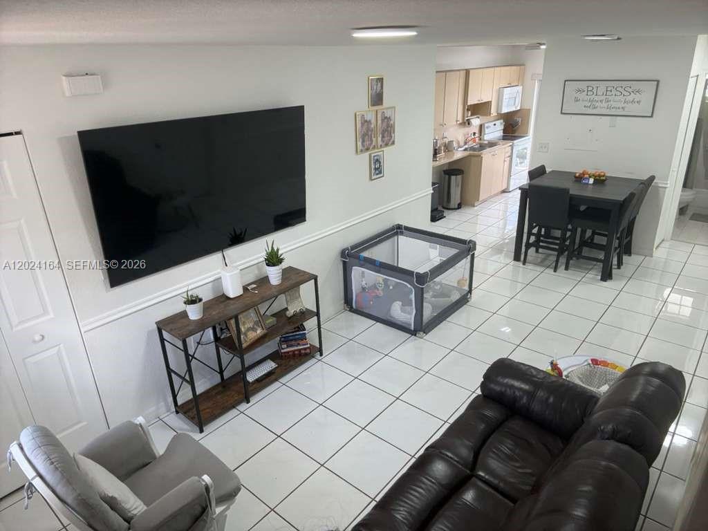 READY VILLAS CONDO - Residential Lease