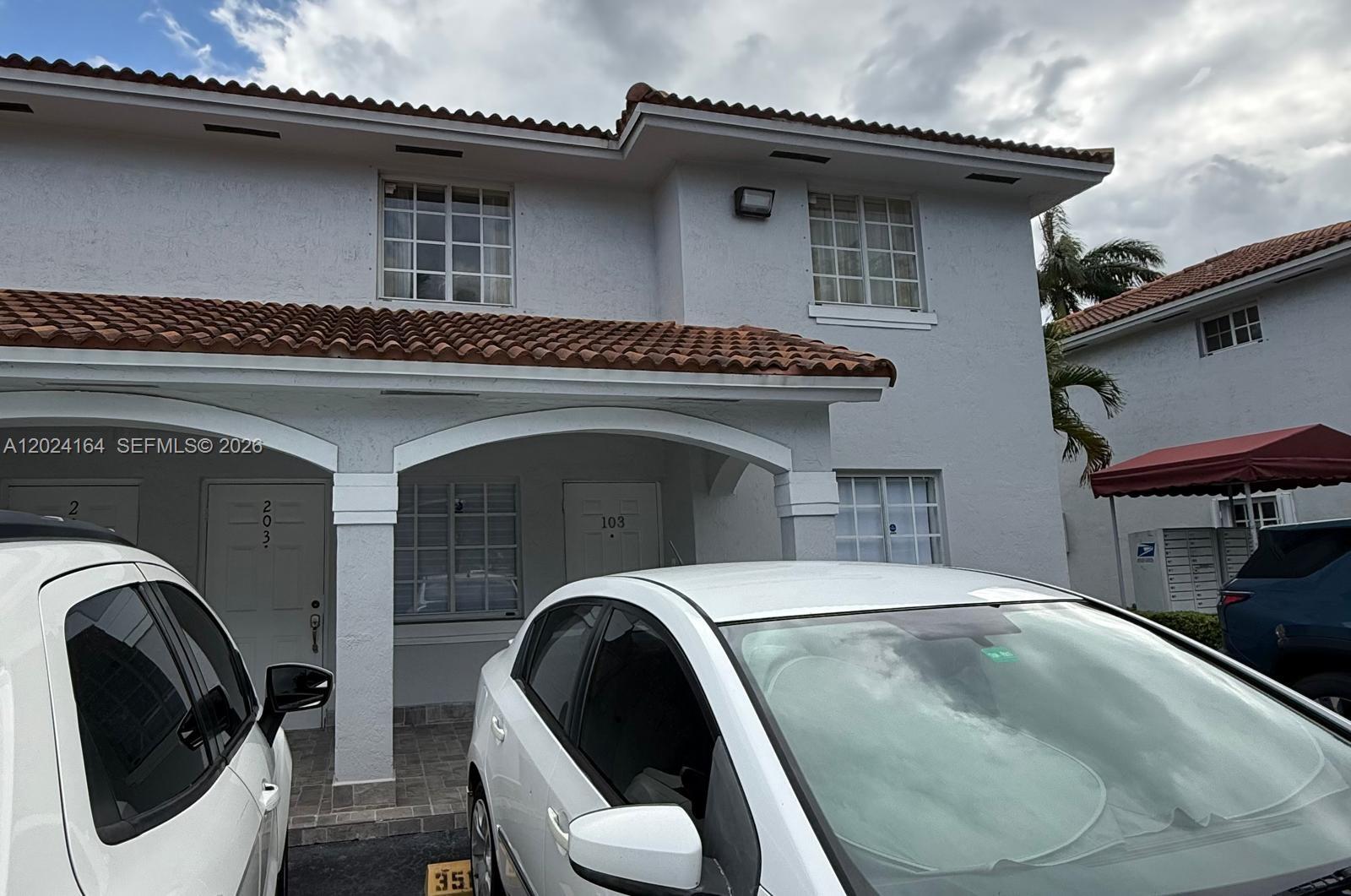 READY VILLAS CONDO - Residential Lease