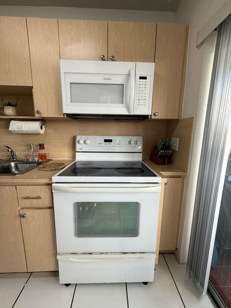 READY VILLAS CONDO - Residential Lease