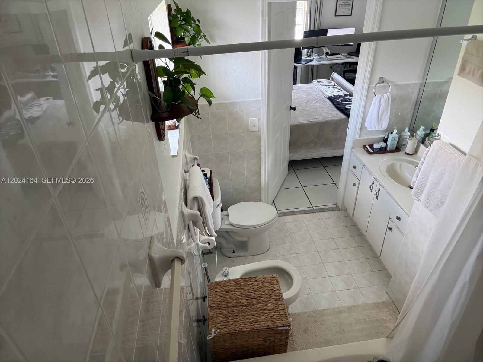 READY VILLAS CONDO - Residential Lease