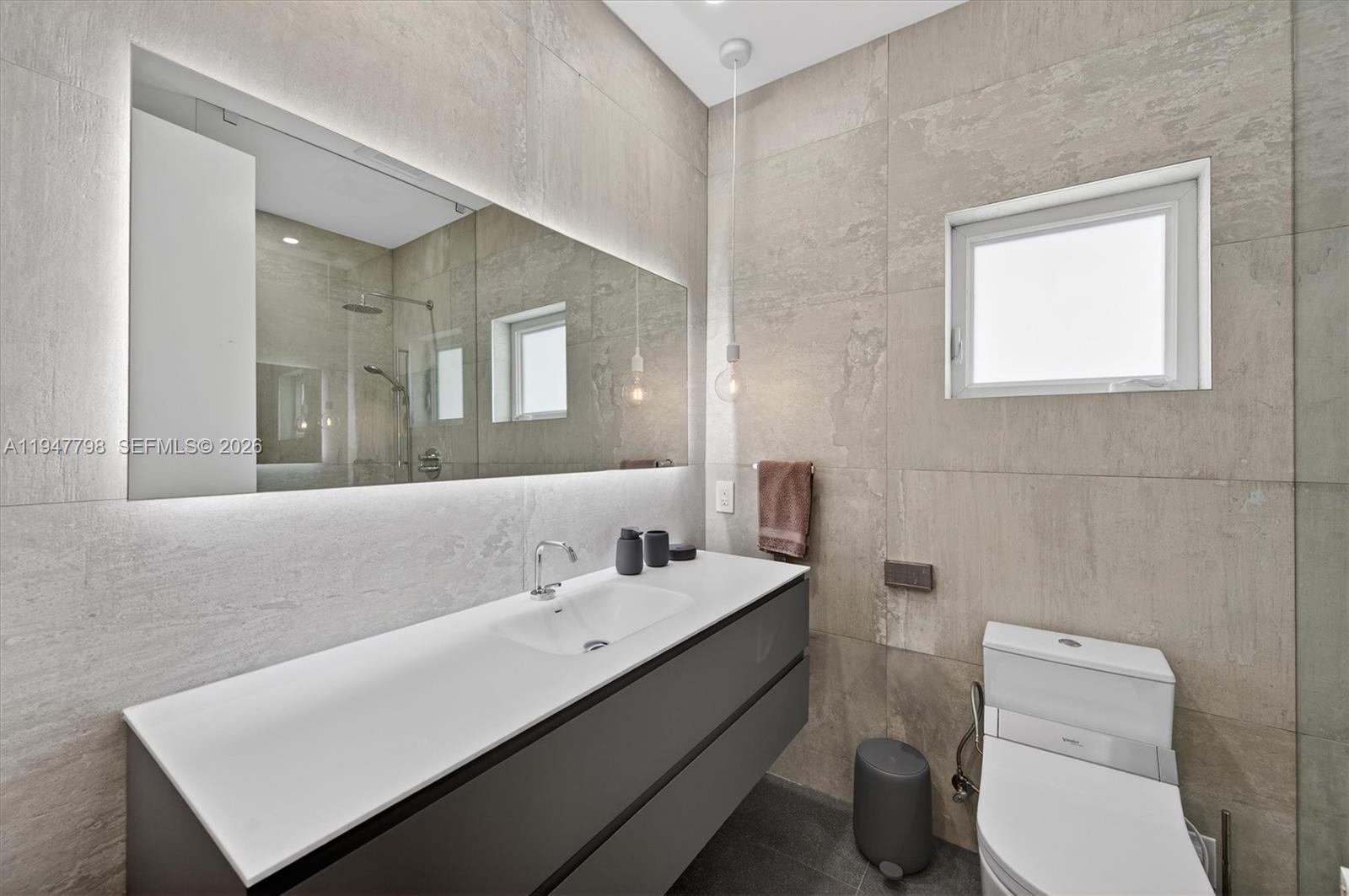 TROPICAL ISLE HOMES SUB 3 - Residential