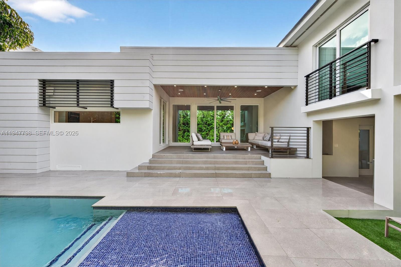 TROPICAL ISLE HOMES SUB 3 - Residential