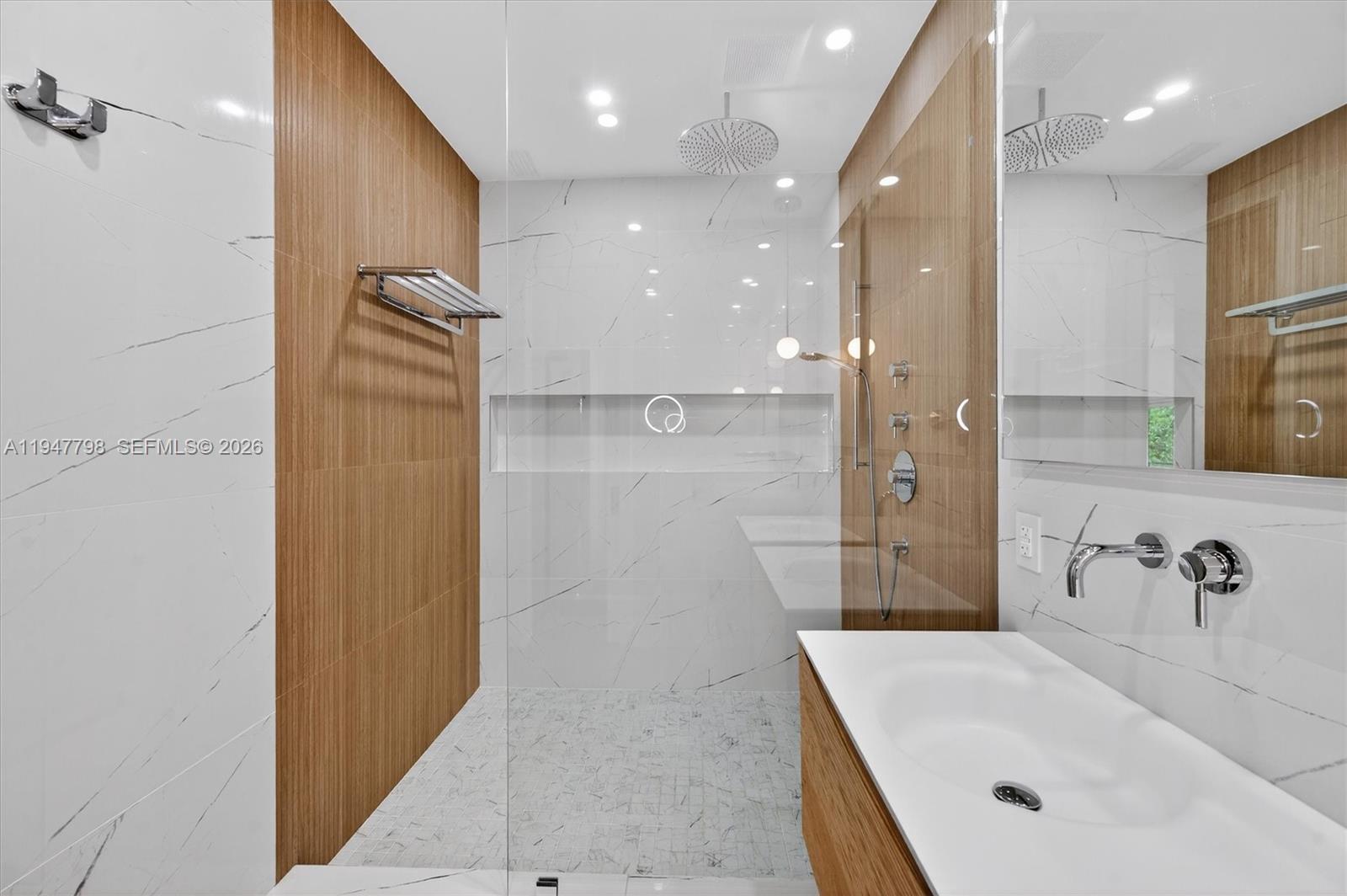 TROPICAL ISLE HOMES SUB 3 - Residential