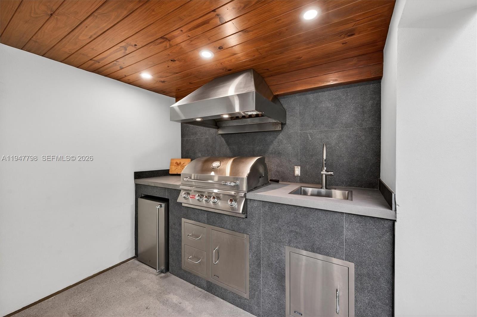 TROPICAL ISLE HOMES SUB 3 - Residential