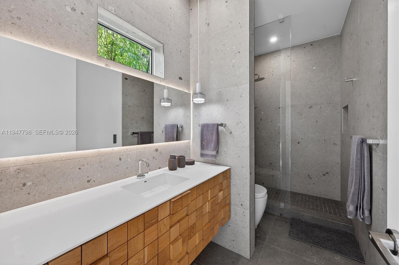 TROPICAL ISLE HOMES SUB 3 - Residential