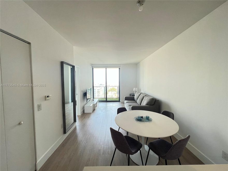 INVESTORS OPPORTUNITY!! Fully Furnished unit!!! Prime location in town with breathtaking Bayfront views. Conveniently located with easy access to major roads and just minutes from both International Airports. This charming, one-bedroom 2 bathroom apartment on the 12th floor offers stunning water views from every angle. It features an in-unit washer and dryer, and a spacious, fully equipped kitchen with a breakfast bar. Enjoy the impressive community pool and Jacuzzi on the 46th floor, offering panoramic water and city views. Owners have access to complimentary valet parking, plus a designated parking space on the first floor. Contact us today!