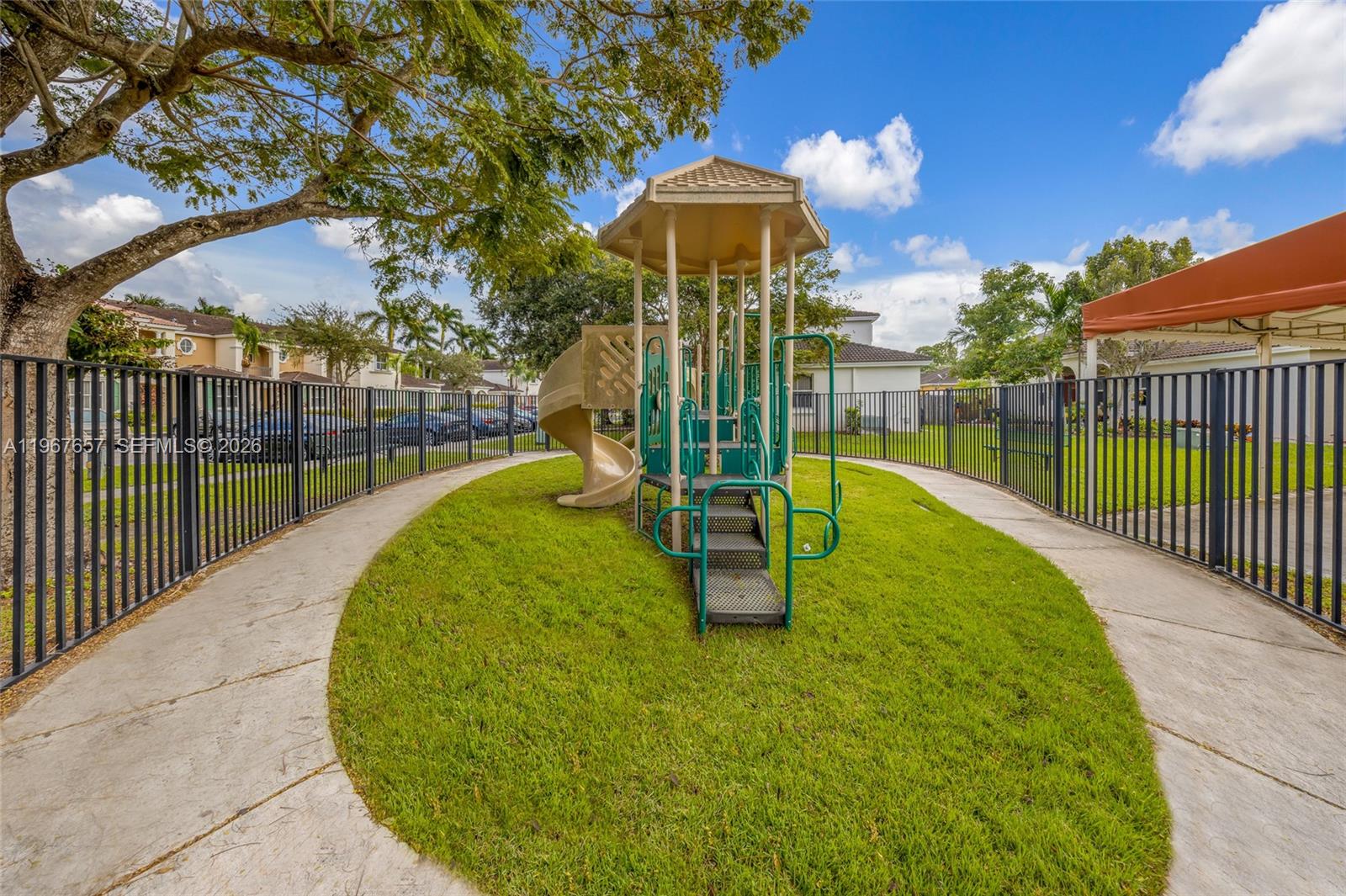 MARBELLA BAY - Residential