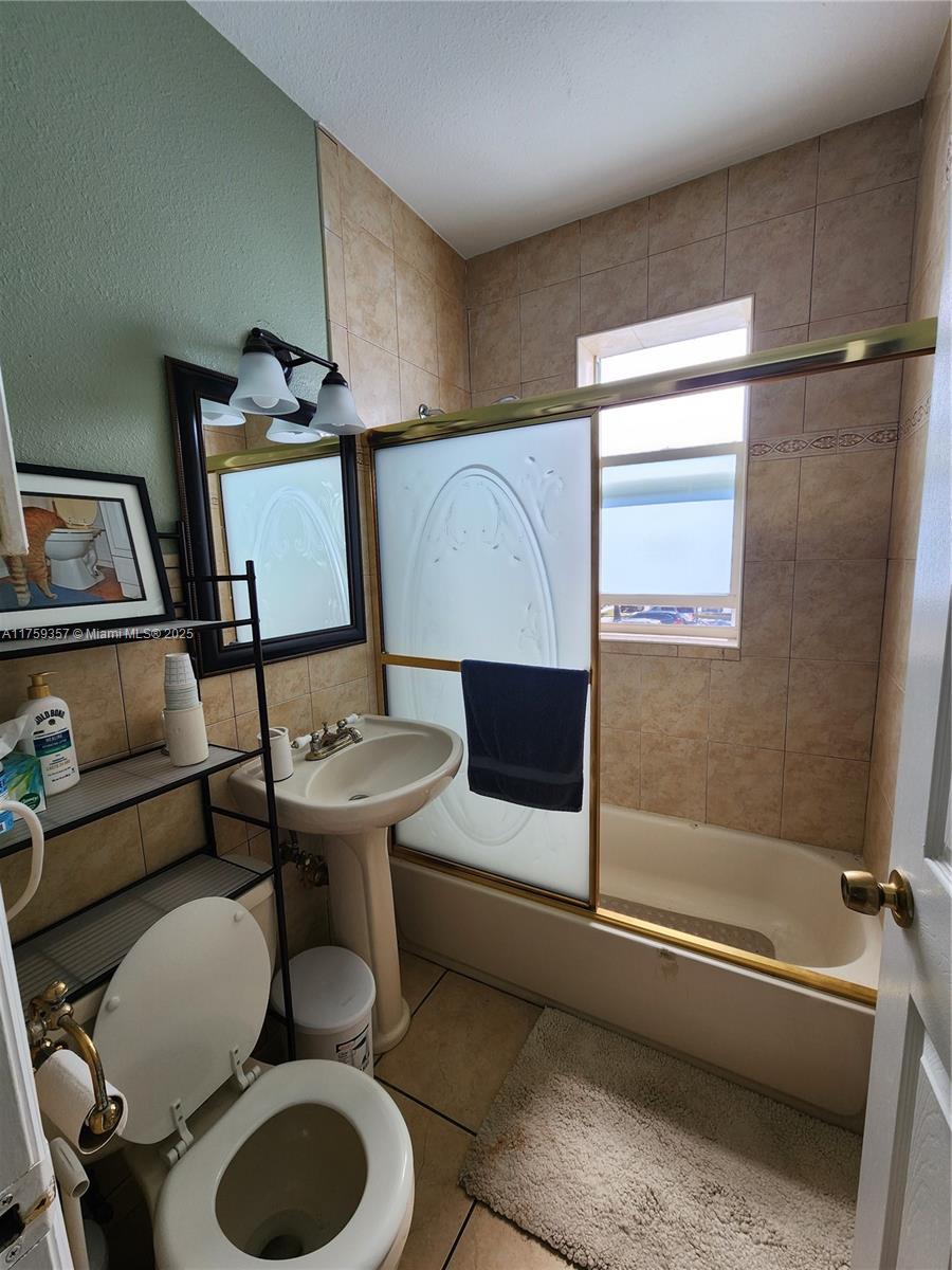 HOLLYWOOD BEACH - Residential Lease