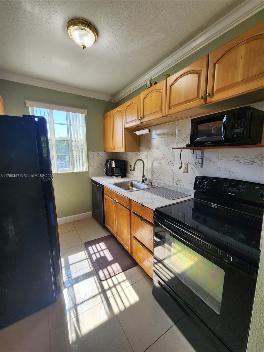 HOLLYWOOD BEACH - Residential Lease