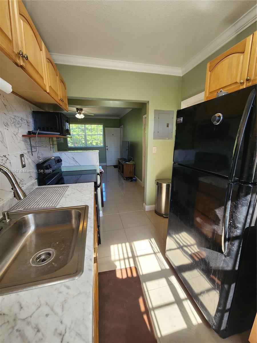 HOLLYWOOD BEACH - Residential Lease