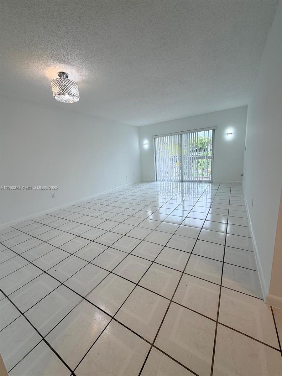 VILLAGE OF KINGS CREEK CO - Residential Lease