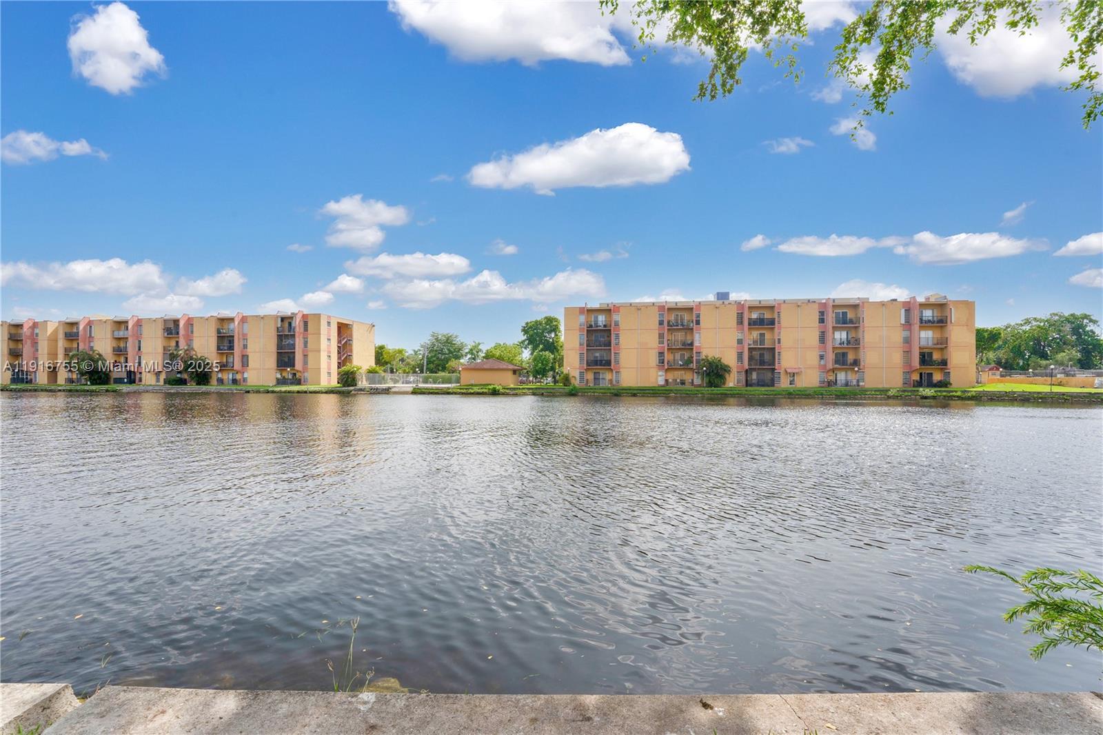 SUNSET VILLAS NO 3 CONDO - Residential