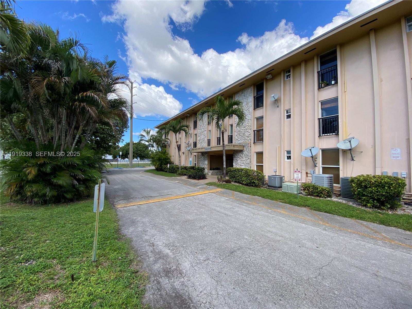 ROYAL POINCIANA CONDO - Residential Lease