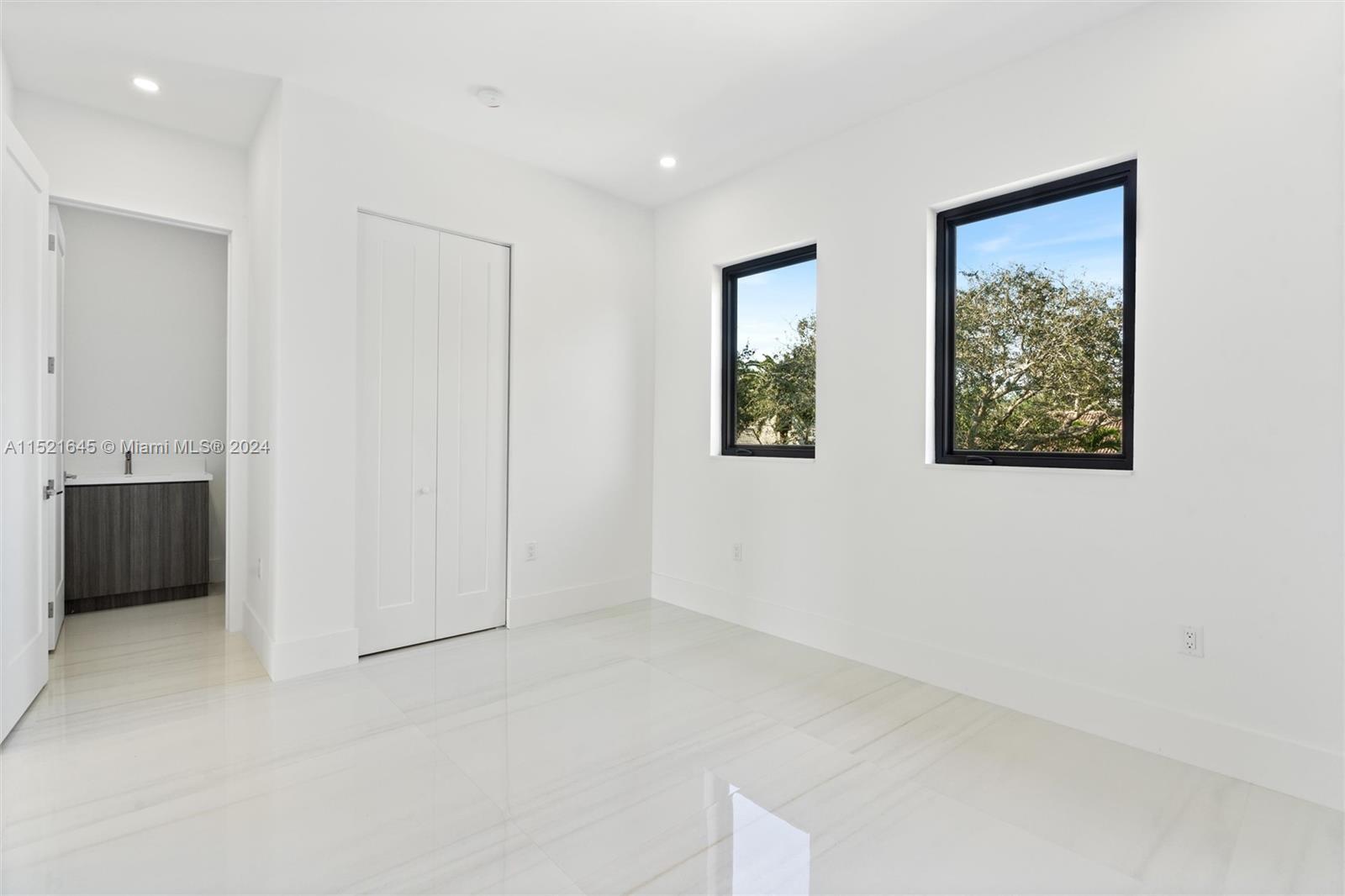 EIGHTH ADDN TO ROYAL OAKS - Residential