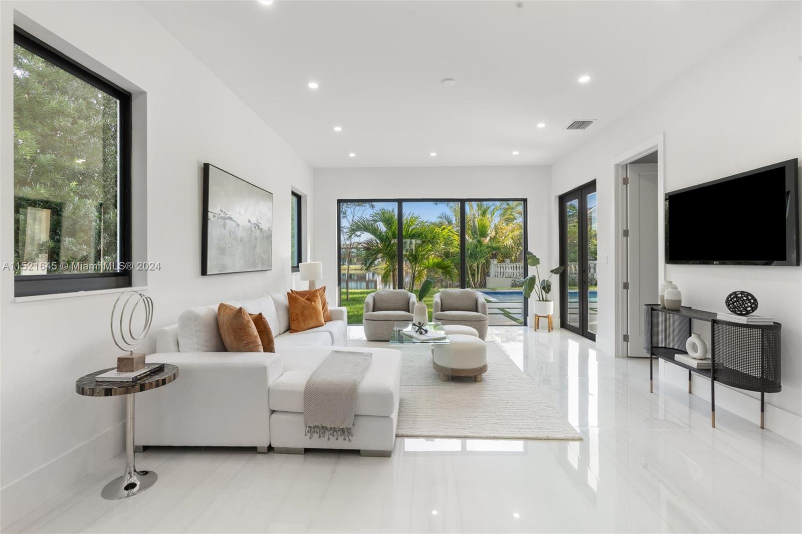 EIGHTH ADDN TO ROYAL OAKS - Residential